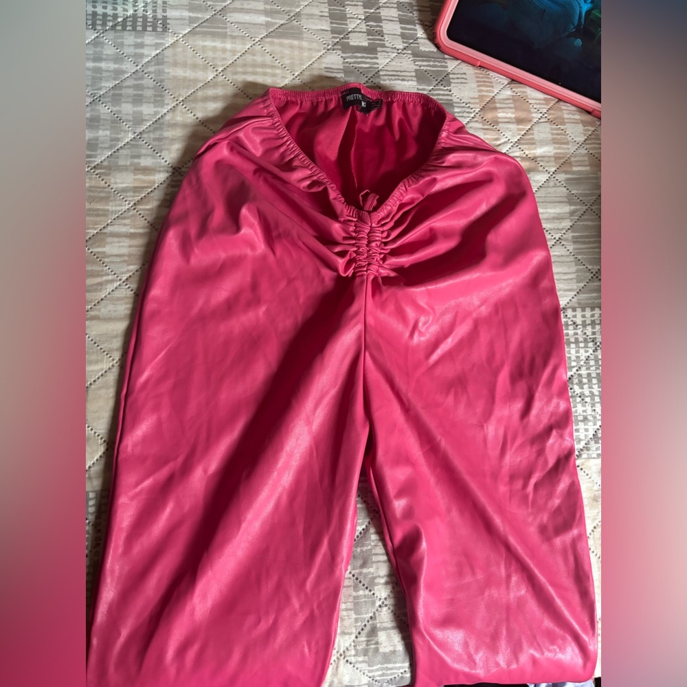 PrettyLittleThing Fuchsia Gathered Trousers